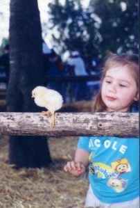 Nicole y el Pollito en el Zoo de Lujan (Foto de octubre de 2001)